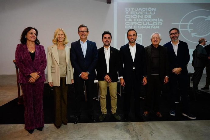 El consejero de Industria, Energía y Minas, Jorge Paradela, en la presentación del informe Cotec de economía circular.