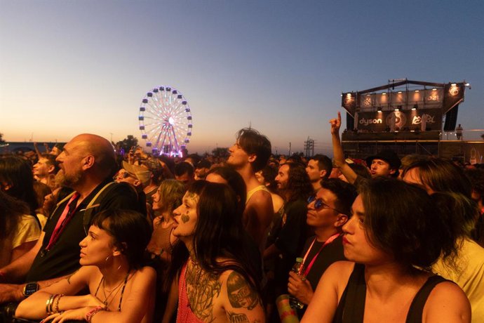Archivo - Ambiente previo en el recinto Iberdrola Music, ubicación del festival Mad Cool 2025, a 10 de julio de 2025, en Madrid (España). El festival Mad Cool 2025 abre hoy en el recinto Iberdrola Music, ubicado en el distrito madrileño de Villaverde, cua