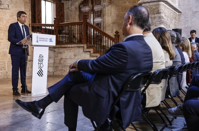 El president de la Generalitat valenciana, Carlos Mazón, durant una declaració institucional, en el Palau de la Generalitat, a 3 de novembre de 2025, a València