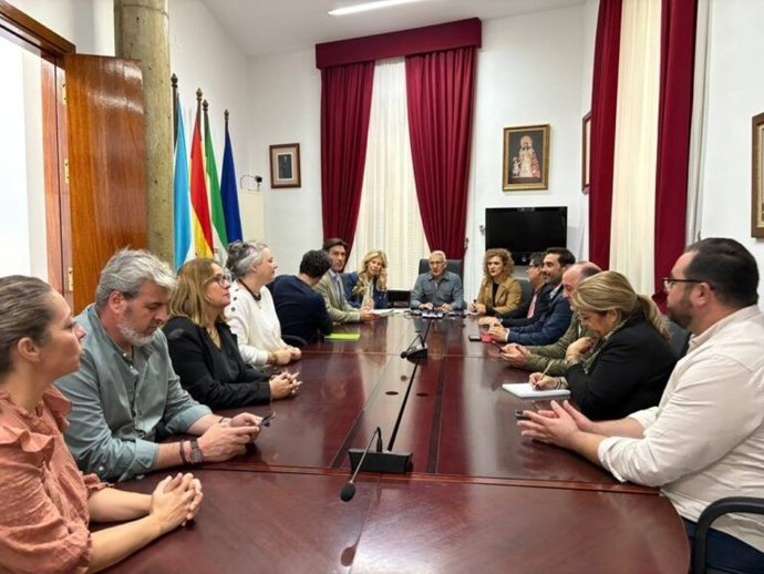 Reunión de la secretaria general del PSOE de Huelva y senadora, María Eugenia Limón, con alcaldes y representantes socialistas en  municipios del entorno de Doñana.