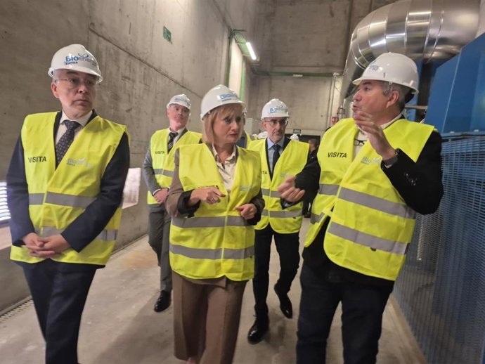 Leticia García en la visita a la nueva planta de biomasa de Bioenergy Ibérica.