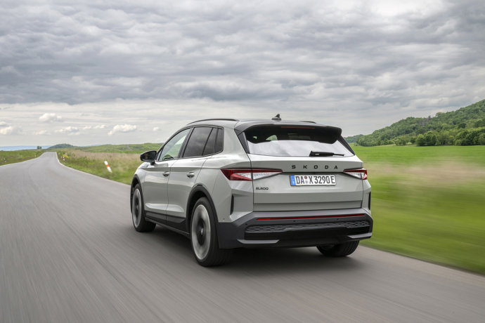 Las matriculaciones de vehículos electrificados se duplican en octubre, hasta las 23.843 unidades.