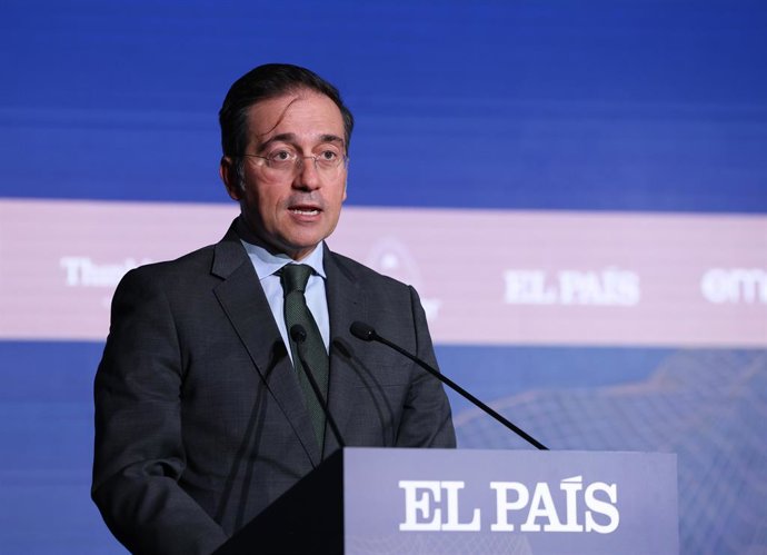 El ministro de Asuntos Exteriores, Unión Europea y Cooperación, José Manuel Albares, durante una intervención en un foro en The Palace Hotel, a 3 de noviembre de 2025, en Madrid (España). Albares ha participado  en el foro 'Diálogos para la seguridad. For