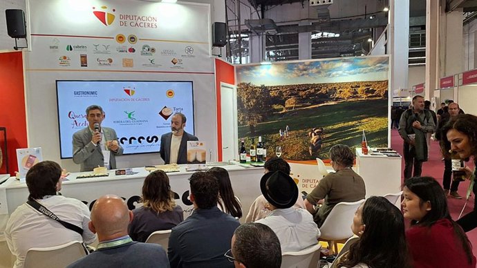 La Torta del Casar regresa al Gastronomic Forum de Barcelona para difundir el sabor extremeño en Cataluña