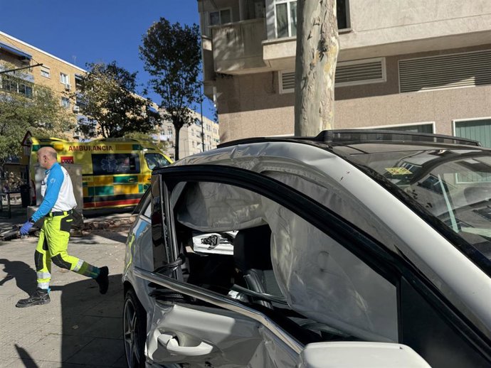 Accidente entre un turismo y el tranvía de Parla