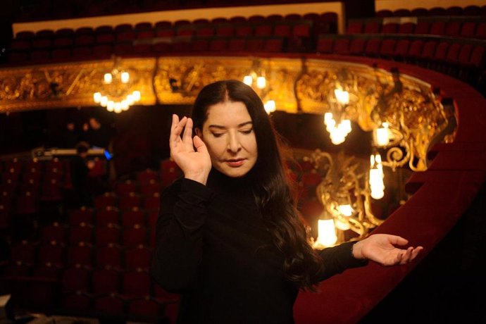 Archivo - La artista Marina Abramovic posa en la presentación de la performance '7 deaths of Maria Callas' en el Gran Teatre del Liceu, a 6 de marzo de 2023, en Barcelona