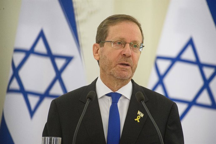 Archivo - 4 de agosto de 2025, Vilnius, Lituânia: O presidente israelense Isaac Herzog faz uma declaração à imprensa após a reunião com o presidente lituano Gitanas Nauseda no Palácio Presidencial. O presidente israelense Isaac Herzog chegou à Lituânia pa