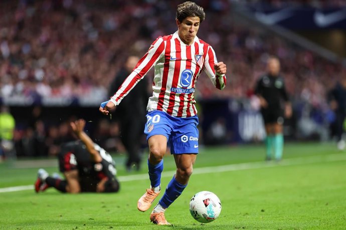 El jugador del Atlético de Madrid Giuliano Simeone durante un partido de Liga en el Riyadh Air Metropolitano.