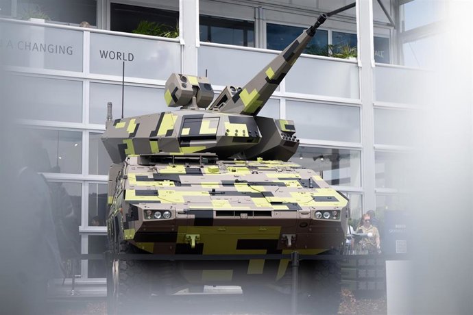 Archivo - FILED - 06 June 2024, Brandenburg, Schoenefeld: A Boxer Skyranger 30 air defence system manufactured by the German defence company Rheinmetall.