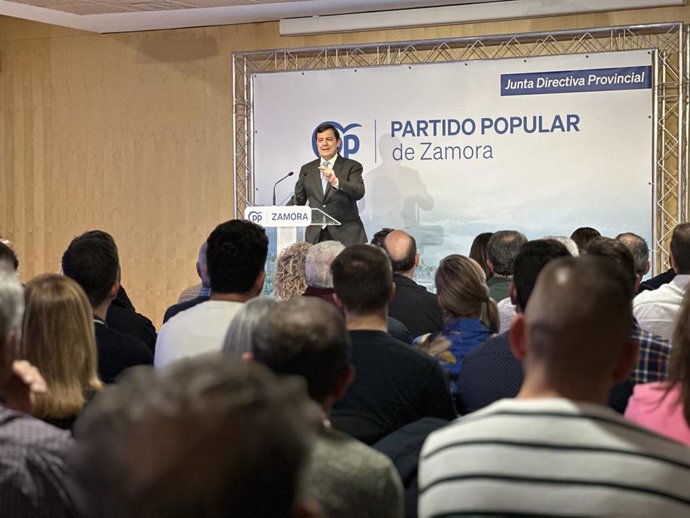 El presidente del PP autonómico y de la Junta de Castilla y León, Alfonso Fernández Mañueco, durante su intervención en Zamora.