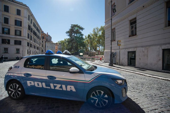 Rafforzata la sicurezza al Ghetto di Roma, per lâ€anniversario del 7 Ottobre, forze dellâ€ordine e transenne, chiuse anche ai pedoni tutte le strade intorno alla Sinagoga,  Roma, MartedÃ 7 Ottobre 2025 (foto Valentina Stefanelli / LaPresse)..Security has