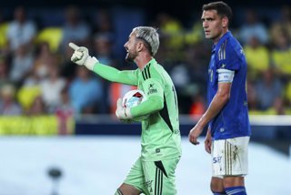 Archivo - Aaron Escandell of Oviedo in action during the Spanish league, LaLiga EA Sports, football match played between Villarreal CF and Real Oviedo at La Ceramica stadium on August 15, 2025, in Villarreal, Spain.
