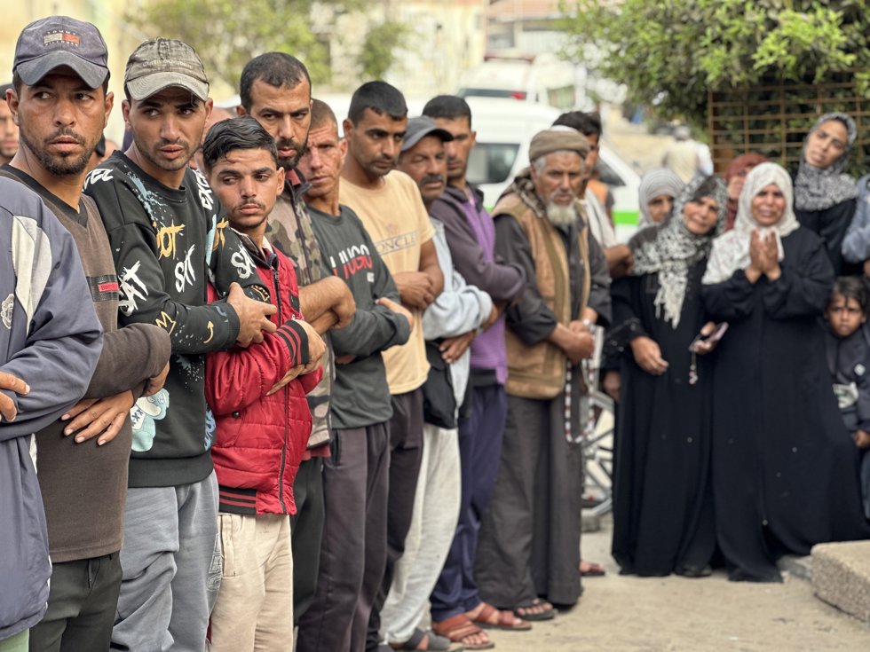 November 11, 2025, Khan Yunis, Gaza Strip, Palestinian Territory: Palestinians mourn and carry the bodies of two men at Nasser Medical Complex in Khan Younis, southern Gaza Strip, after they were killed in an Israeli airstrike while attempting to return 