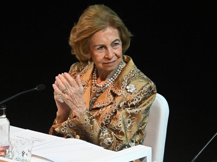 La Reina Doña Sofía preside la entrega del Premio BMW de Pintura y posterior concierto benéfico destinado a apoyar la labor de los bancos de alimentos infantiles en el Teatro Real