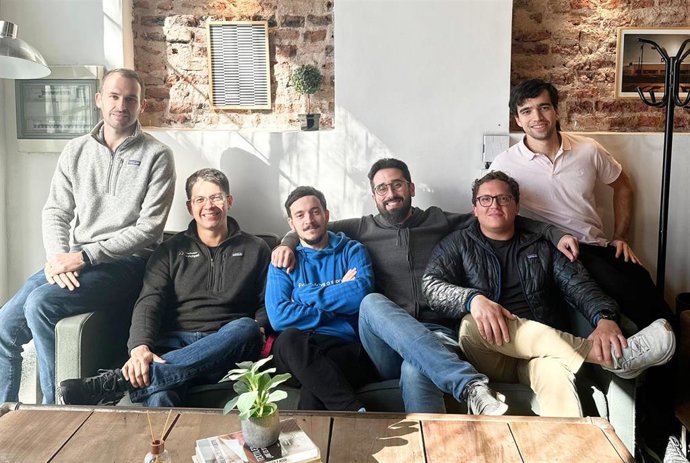 De izquierda a derecha: Cristian Adamo (CTO), David Grandes (CEO), Mariano Rey (CMO), Renato Kialka (Country Manager Brazil), Roberto Guerrero (CRO), Nicolás Martínez Cereijo (Chief of Staff).