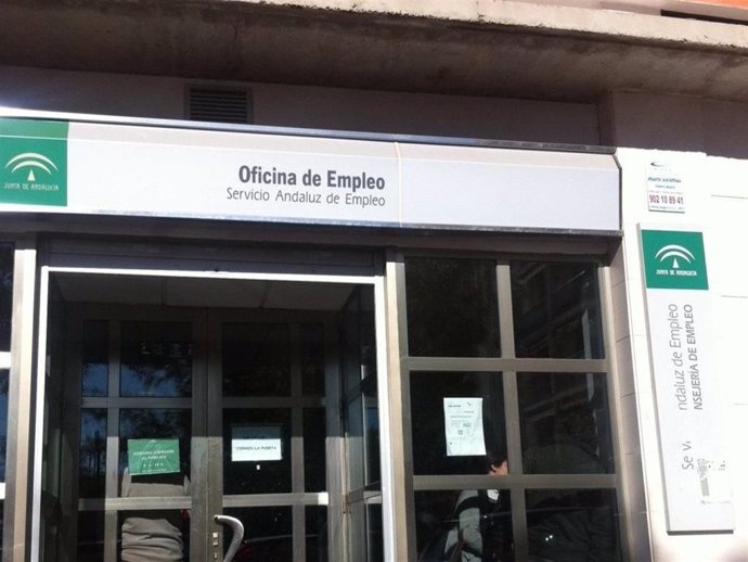 Archivo - Imagen de archivo de una oficina del SAE.