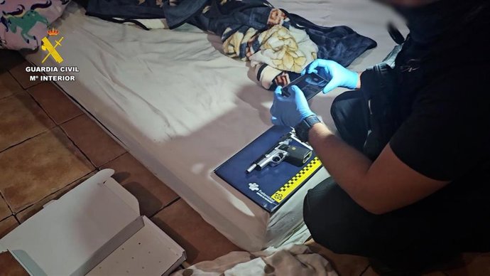 Un arma intervenida en la operación 'Marmolistas'.