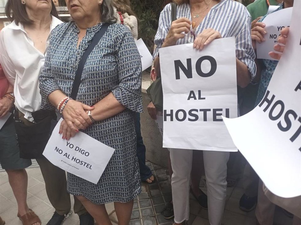 Archivo - Vecinos contra el hostel de Parque de las Avenidas
