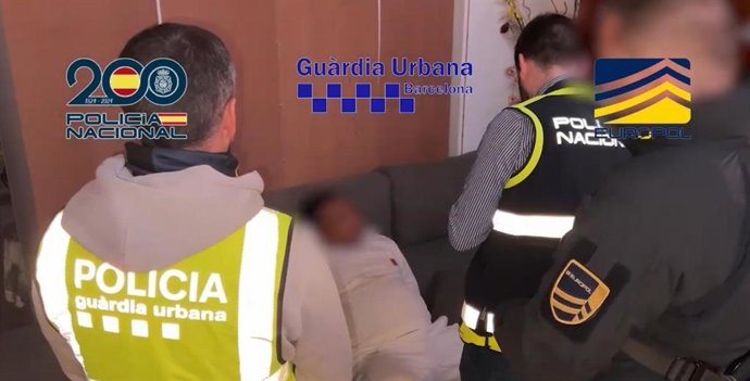 La Policía Nacional, en una operación junto con la Guardia Urbana y la EUROPOL, desmantela una red criminal de explotación sexual mediante la prostitución en Barcelona y Valencia.