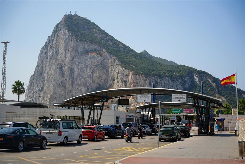 Archivo - Imágenes de la frontera entre España y el Peñón de Gibraltar en una imagen de archivo. 