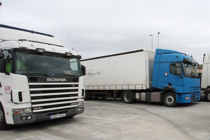 Archivo - Camiones.- Archivo