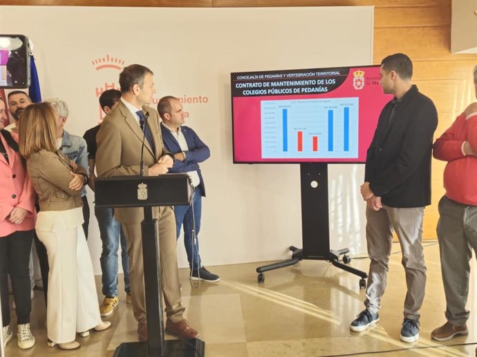 Murcia destina más de 3,2 millones para mantener y reparar incidencias en los colegios de pedanías los próximos 5 años