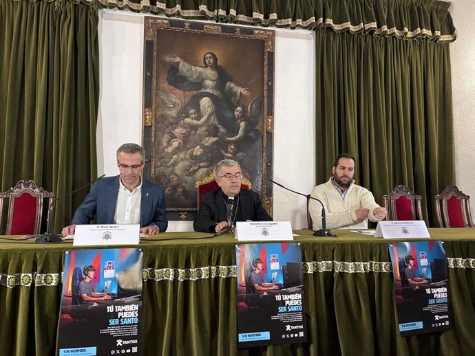 Óscar Agüero (i), Luis Argüello y Juan Carlos Álvarez, durante la presentación de las cuentas de la Archidiócesis.