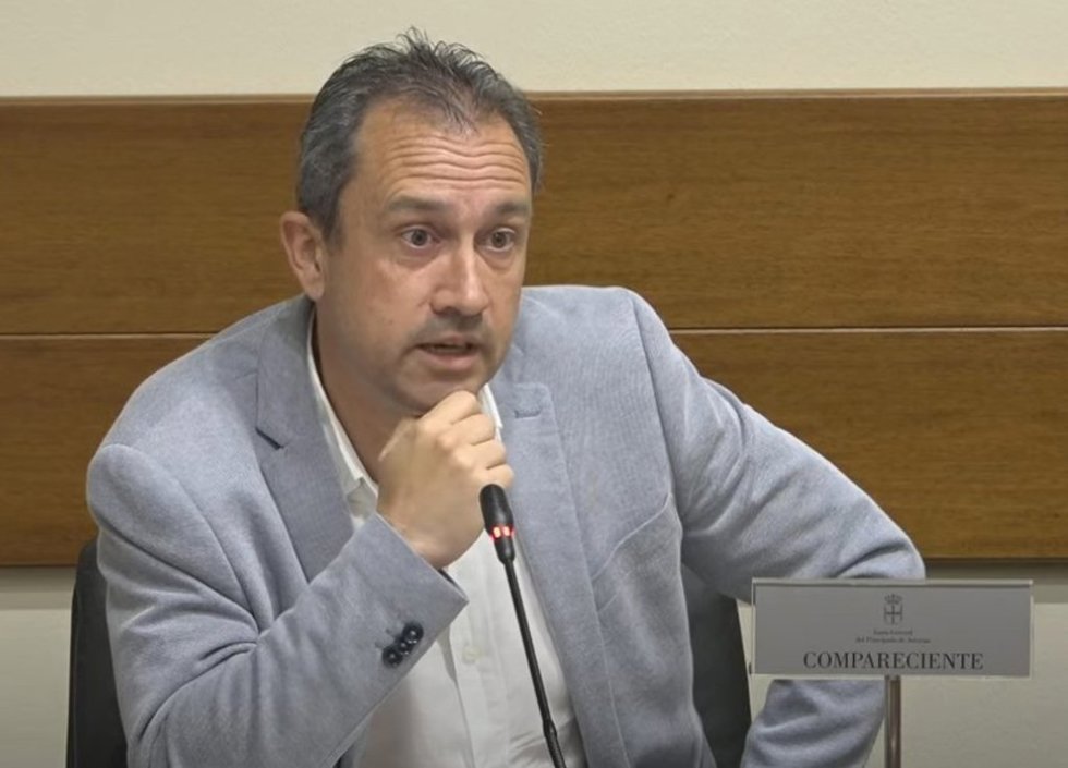 Archivo - El consejero de Ordenación del Territorio, Urbanismo, Vivienda y Derechos Ciudadanos, Ovidio Zapico, durante su intervención en la Junta General.
