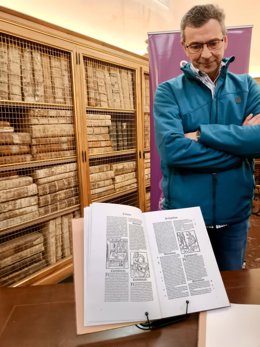 Un ejemplar del facsímil del herbario incunable 'Hortus Sanitatis' en la Real Colegiata de San Isidoro (León).