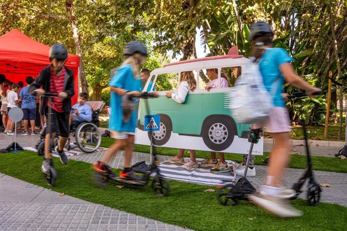 Una de las actividades de la Plaza del Clima y la Energía en su paso por Cádiz.