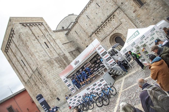 Archivo - La Volta a Catalunya a su paso por La Seu d'Urgell (Lleida)