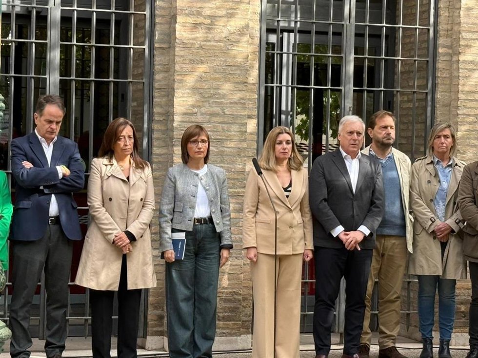 El Gobierno de Aragón ha guardado un minuto de silencio para condenar un nuevo asesinato machista.