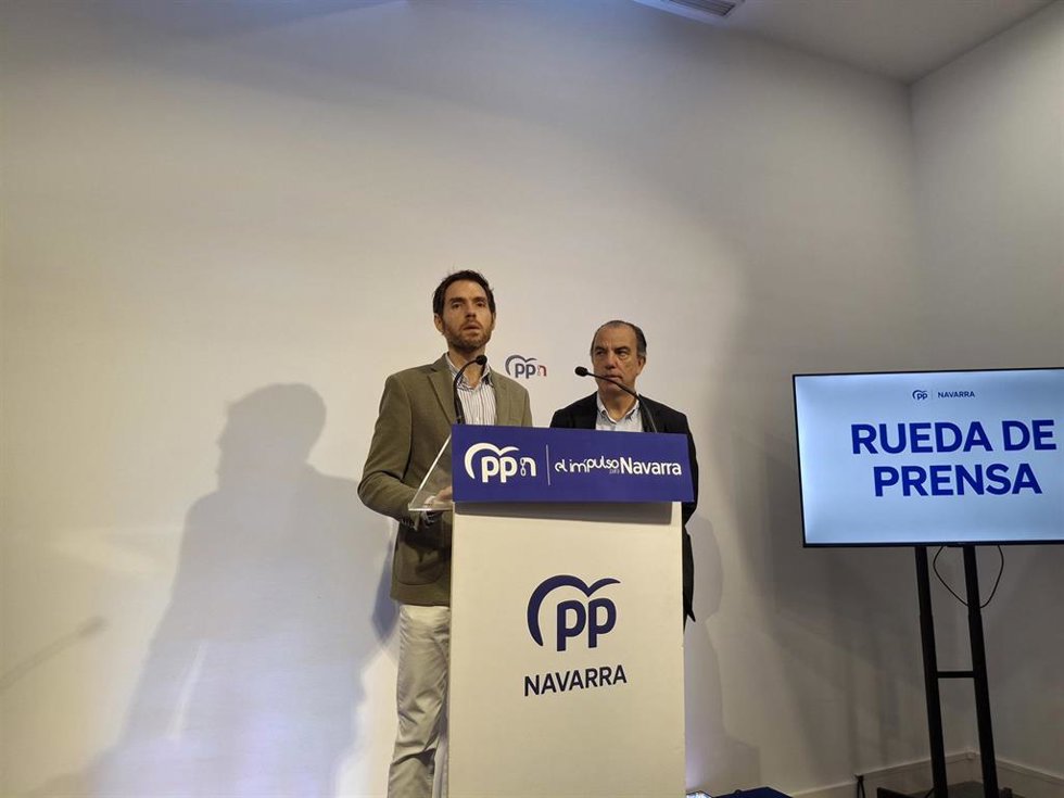 Archivo - Los diputados navarros del PP Sergio Sayas y Carlos García Adanero.