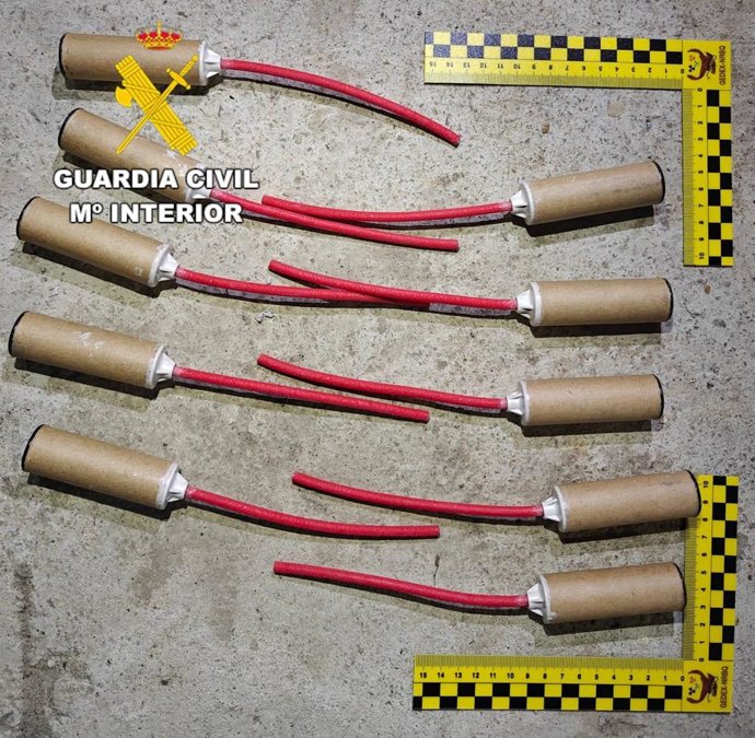 Material incautado por pesca marítima con artefactos explosivos en la zona de Corcubión