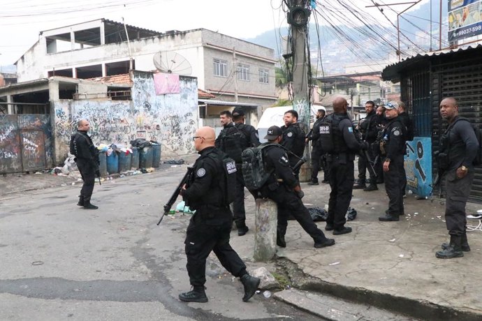 28 de outubro de 2025, Rio De Janeiro, Rio De Janeiro, Brasil: Rio de Janeiro (RJ), 28/10/25 - Polícia/Segurança - Megaoperação com o apoio de 2.500 policiais, nos complexos da Penha e do Alemão, para combater o tráfico e o roubo de veículos, nesta terça-