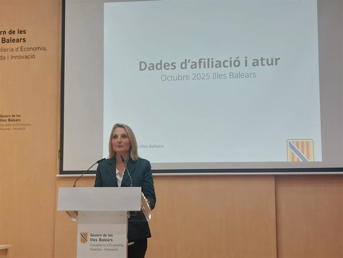 La consellera de Trabajo, Función Pública y Diálogo Social, Catalina Cabrer, en rueda de prensa