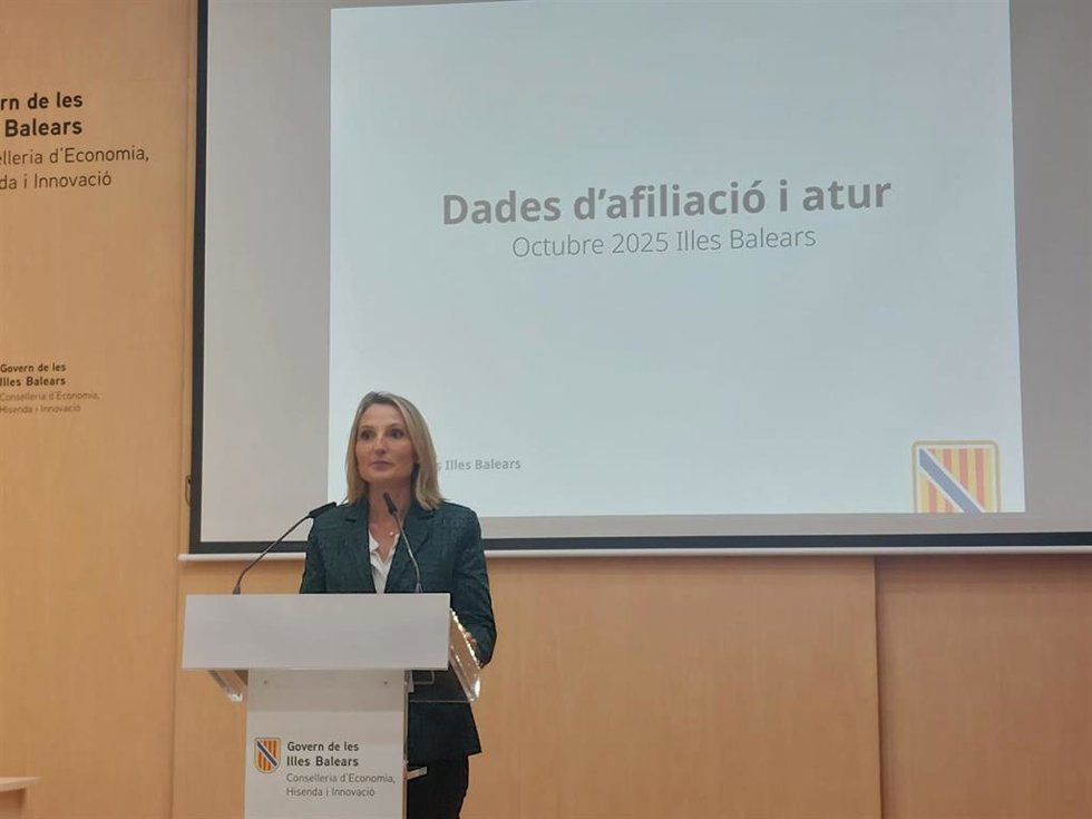 La consellera de Trabajo, Función Pública y Diálogo Social, Catalina Cabrer, en rueda de prensa