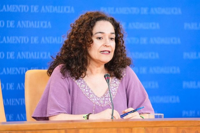 La portavoz del Grupo Por Andalucía, Inma Nieto, en rueda de prensa en el Parlamento. (Foto de archivo).