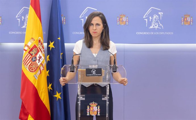 Archivo - La portavoz de Podemos en el Congreso, Ione Belarra, durante una rueda de prensa anterior a la Junta de Portavoces, en el Congreso de los Diputados, a 1 de octubre de 2025, en Madrid (España).