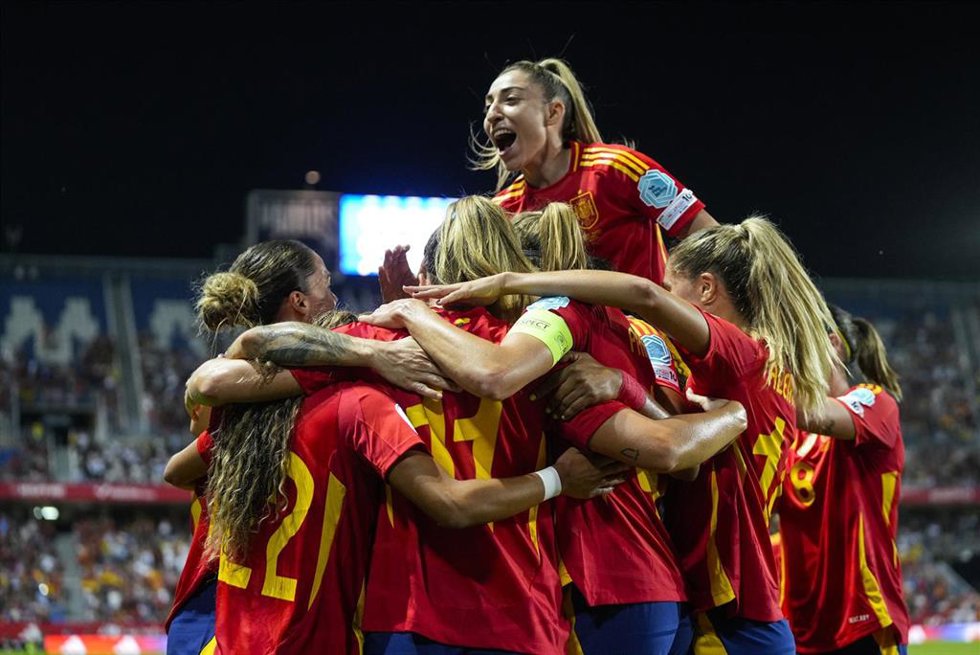 La selección española de fútbol femenino.