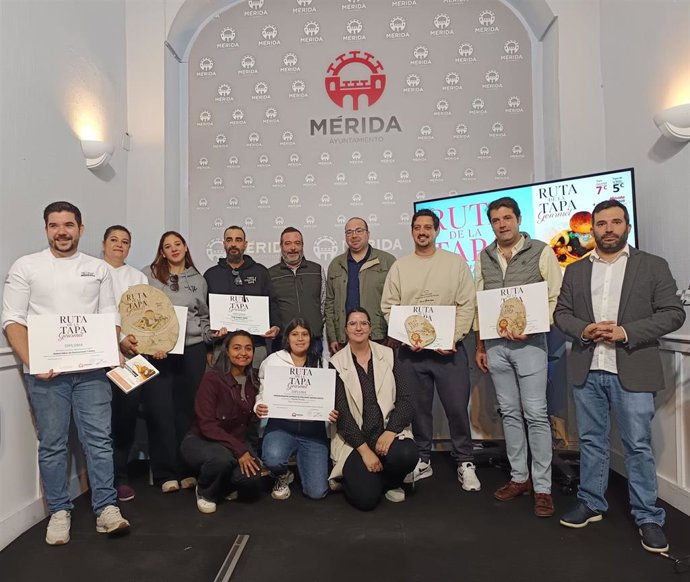 El delegado de Turismo, Felipe González, da a conocer los establecimientos premiados del concurso Ruta de la Tapa 2025