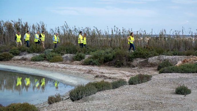 Paseo por las lagunas de las salinas marítimas de Bras del Port