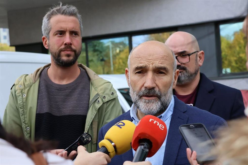 El diputado del BNG en el Congreso, Néstor Rego, acompañado del Portavoz del BNG y teniente de alcalde del Ayuntamiento de Lugo, Rubén Arroxo