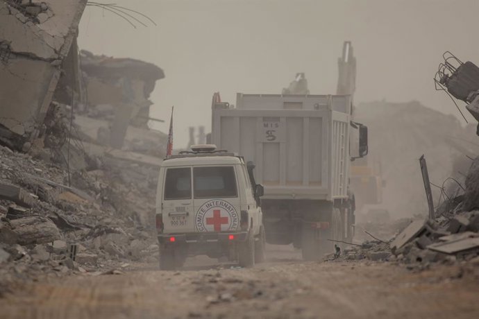 4 de novembro de 2025, Gaza, Palestina: (INT) Operação de recuperação em Shujaiya, em Gaza.4 de novembro de 2025, Gaza, Palestina: Uma operação conjunta de recuperação foi realizada no leste de Shujaiya para recuperar os corpos que se acredita serem de so