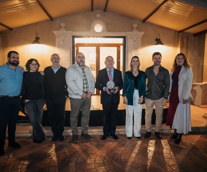 La alcaldesa de Alcalá, en el centro, en el evento de los hosteleros locales, celebrado en La Hacienda el Realaje.
