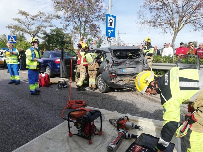 Seis personas heridas, entre ellas un menor, en un accidente en Cáceres con la implicación de cuatro vehículos