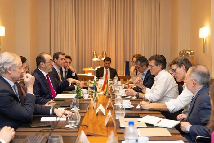 El CAF confirma un programa de apoyo de 2.697 millones de euros para Bolivia entre 2025-2030 tras elecciones.