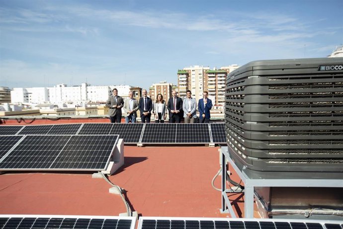 La consejera de Desarrollo Educativo y Formación Profesional de la Junta de Andalucía, María del Carmen Castillo, recibe a su homólogo de Cantabria, Sergio Silva (3i). A 4 de noviembre de 2025, en Sevilla (Andalucía, España). 