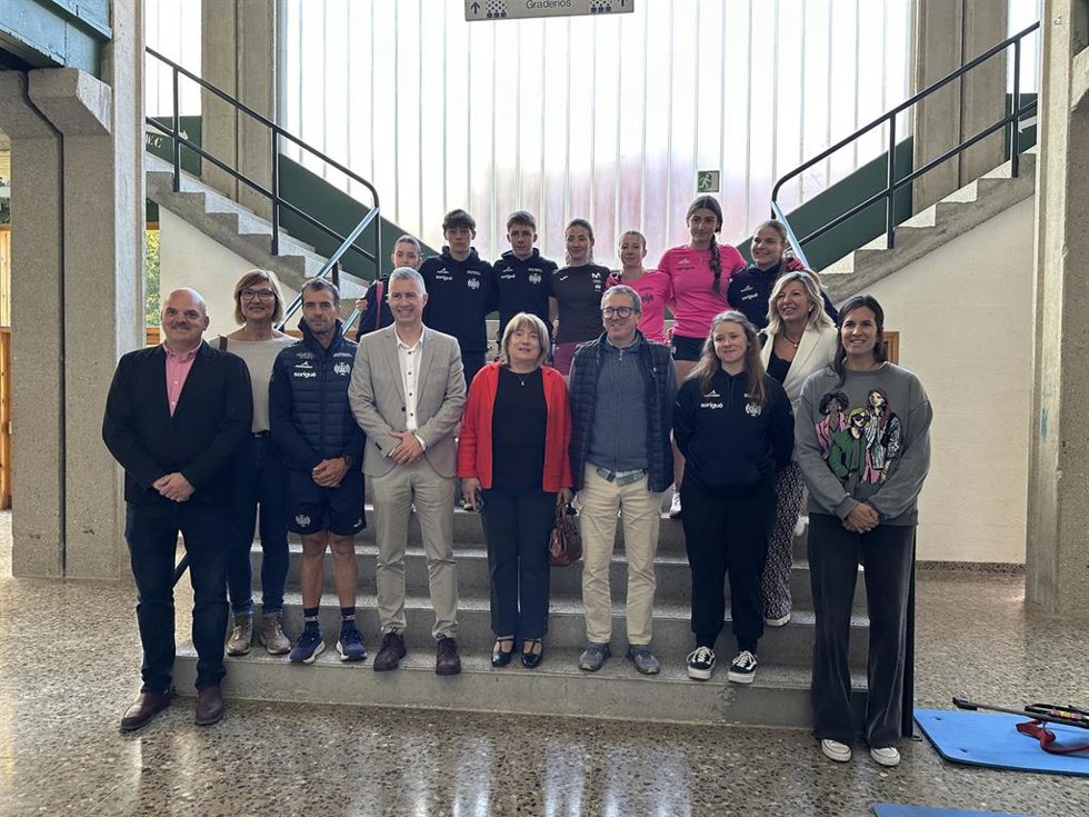 La consejera de Educación, Cultura y Deporte del Gobierno de Aragón, Tomasa Hernández, en el Centro de Tecnificación de Deportes de Invierno (CTDI).