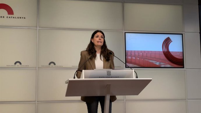 La portavoz de Junts en el Parlament, Mònica Sales, en rueda de prensa